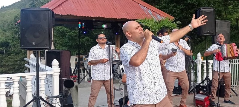 Fiesta Vallenata con músicos en vivo contrate con nosotros la mejor fiesta vallenata, músicos profesionales.